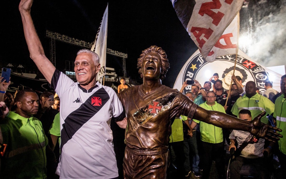 Família de Roberto Dinamite emite nota e agradece carinho: 'Ele lutou' Maior ídolo da história do Vasco faleceu neste domingo (8), no Rio de Janeiro, aos 68 anos