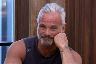 Galã Mateus Carrieri emociona com post sobre envelhecimento: 'Foi tudo de repente'